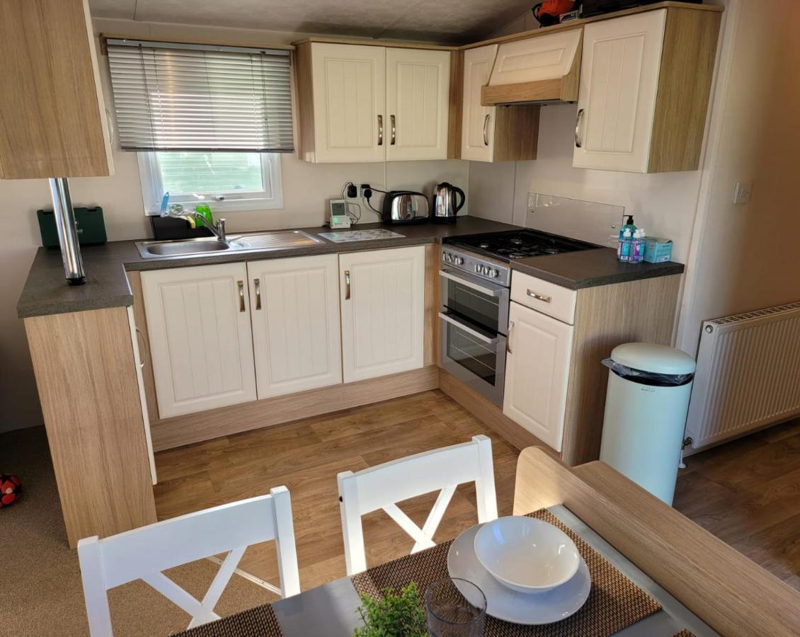 Vila Lovely Static Caravan At Billing Aquadrome Northampton Exteriér fotografie