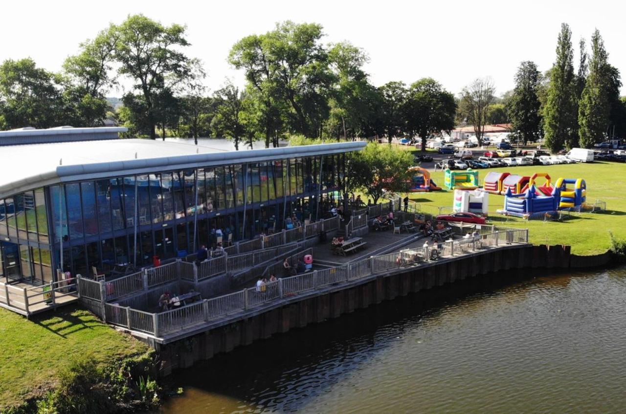 Vila Lovely Static Caravan At Billing Aquadrome Northampton Exteriér fotografie